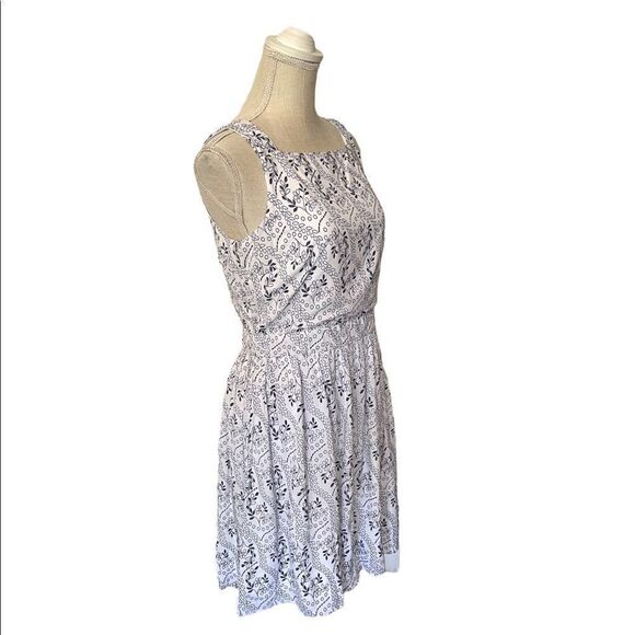 Loft  White & Navy Floral Stitch Print Cutout Back Skater Mini Dress Size 4 NWT - Picture 5 of 15